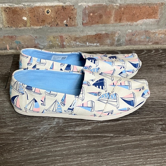 Toms Shoes - TOMS Alpargata Natural Sailboats Print shoes.